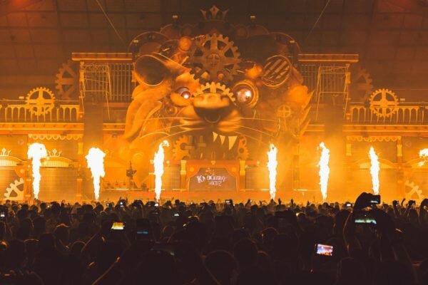 ‘Between the music and me…’ A magical night at Knockout Circuz – The Final Show!